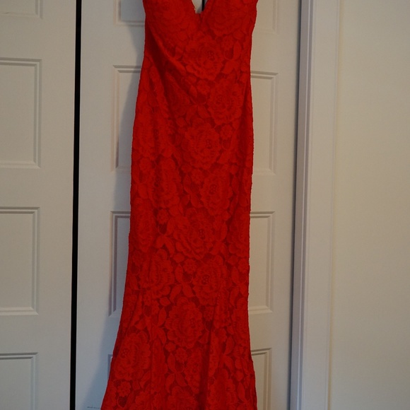 Allover Lace V-Neck Gown with Eyelash Trim Red - Picture 2 of 8